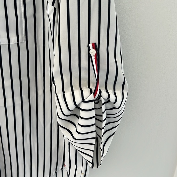 Tommy Hilfiger Women’s button up silky blouse size XL - Picture 3 of 4
